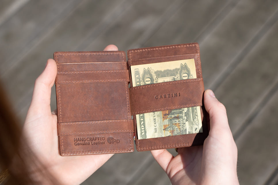 Essenziale Magic Wallet